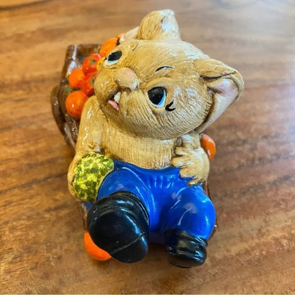 Pendelfin Vintage ‘Barrow Boy’ Bunny in a Fall Halloween Pumpkin Veggie Cart - Picture 6 of 7